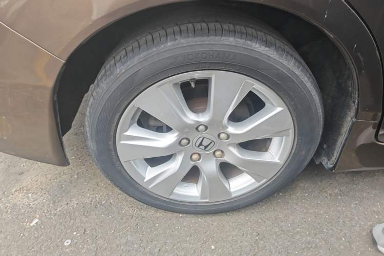 Used Honda Jade 2016 1.8L Automatic Comfort Elite Version 5 Seats Right Rear Wheel Hub
