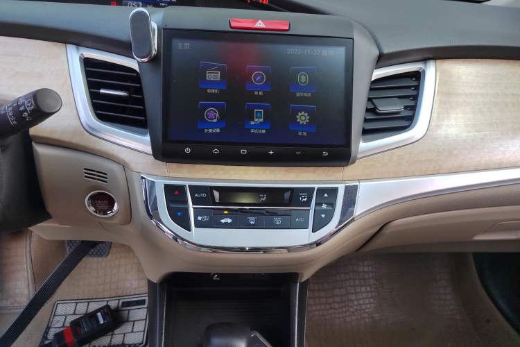 Used Honda Jade 2016 1.8L Automatic Comfort Elite Version 5 Seats Audio And AC Panel