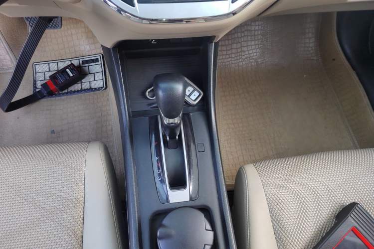 Used Honda Jade 2016 1.8L Automatic Comfort Elite Version 5 Seats Gear Lever