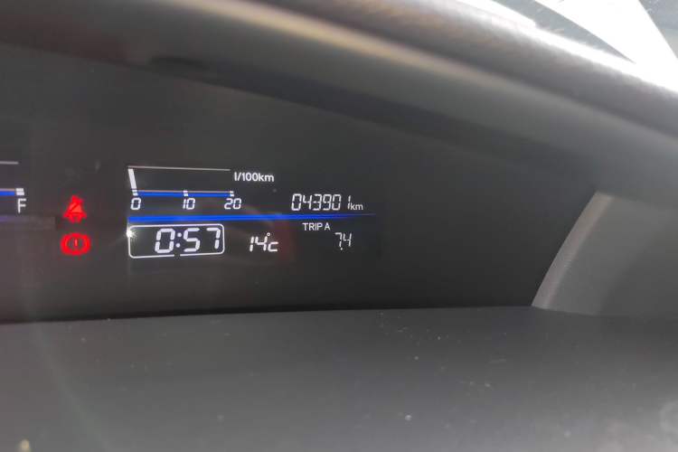 Used Honda Jade 2016 1.8L Automatic Comfort Elite Version 5 Seats Odometer Close Up