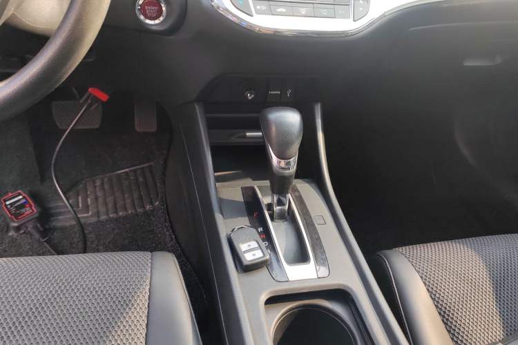Used Honda Jade 2016 1.8L Automatic Comfort Elite Version 5 Seats Gear Lever