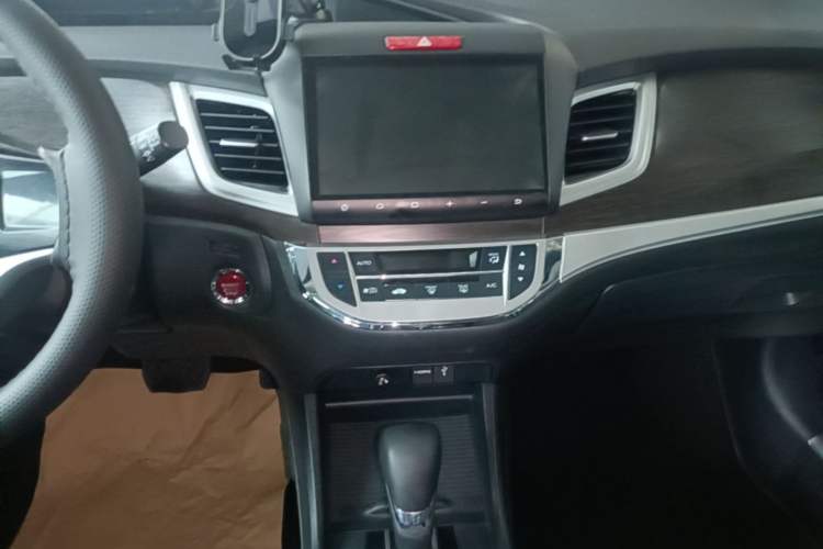 Used Honda Jade 2016 1.8L Automatic Comfort Elite Version 5 Seats Audio And AC Panel