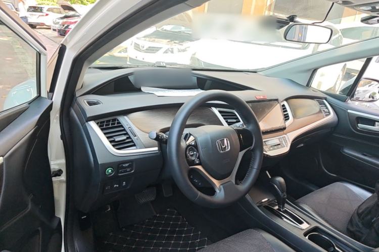 Used Honda Jade 2016 1.8L Automatic Comfort Elite Version 5 Seats Center Console