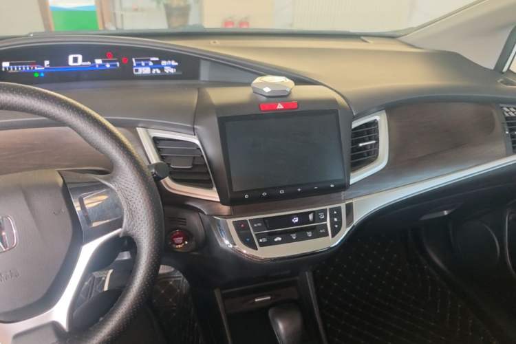 Used Honda Jade 2016 1.8L Automatic Comfort Elite Version 5 Seats Center Console