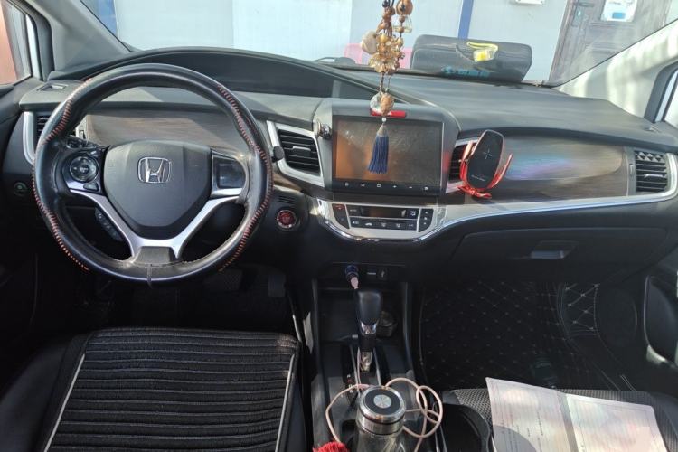 Used Honda Jade 2016 1.8L Automatic Comfort Elite Version 5 Seats Center Console