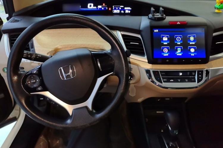 Used Honda Jade 2016 1.8L Automatic Comfort Elite Version 5 Seats Center Console