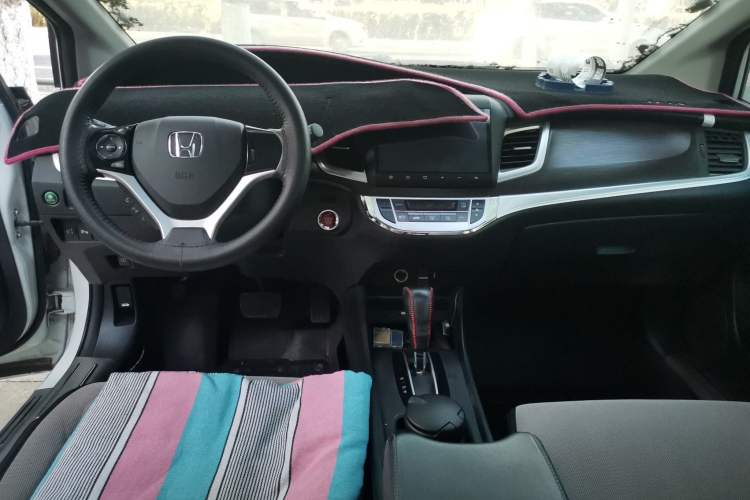 Used Honda Jade 2016 1.8L Automatic Comfort Elite Version 5 Seats Center Console