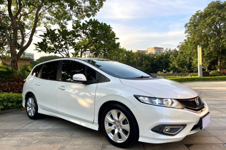 Used Honda Jade 2016 1.8L Automatic Comfort Elite Version 5 Seats Exterior 2