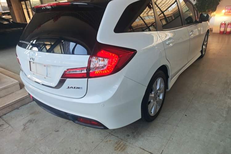 Used Honda Jade 2016 1.8L Automatic Comfort Elite Version 5 Seats Exterior 3