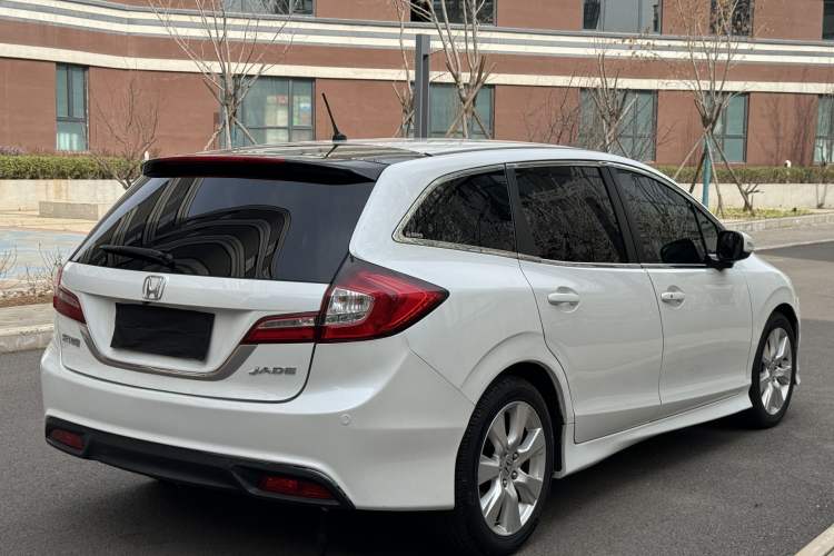Used Honda Jade 2016 1.8L Automatic Comfort Elite Version 5 Seats Exterior 3