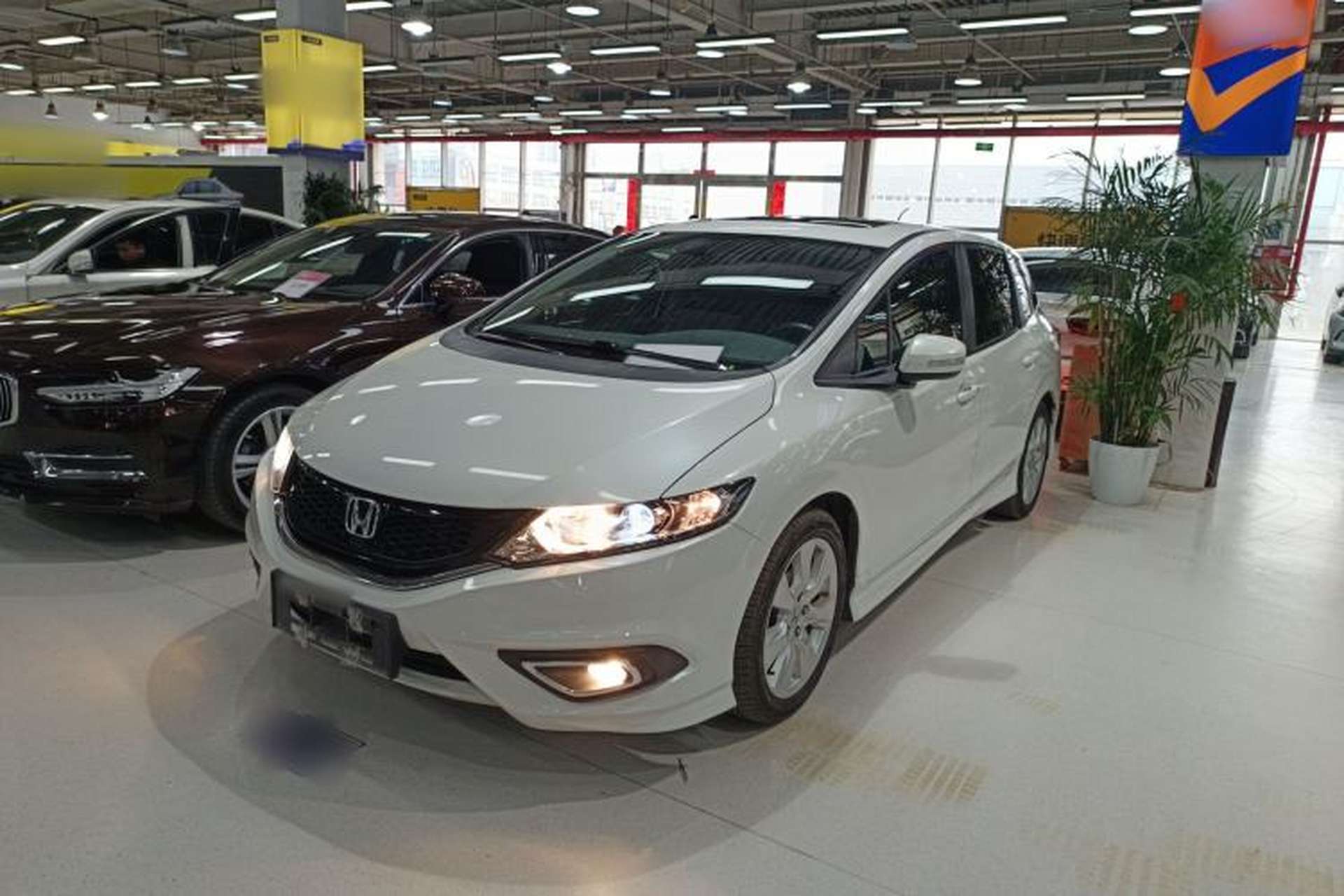 Used Honda Jade 2016 1.8L Automatic Comfort Elite Version 5 Seats Front Left 45 Deg