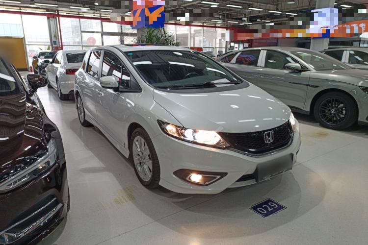 Used Honda Jade 2016 1.8L Automatic Comfort Elite Version 5 Seats Front Right 45 Deg