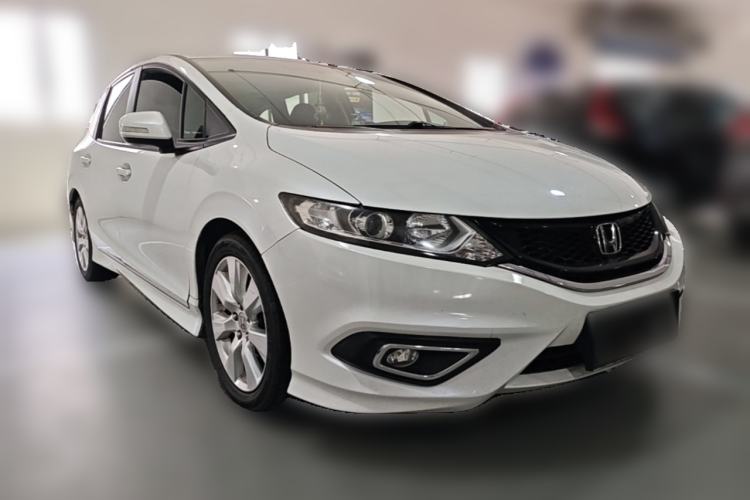Used Honda Jade 2016 1.8L Automatic Comfort Elite Version 5 Seats Front Right 45 Deg