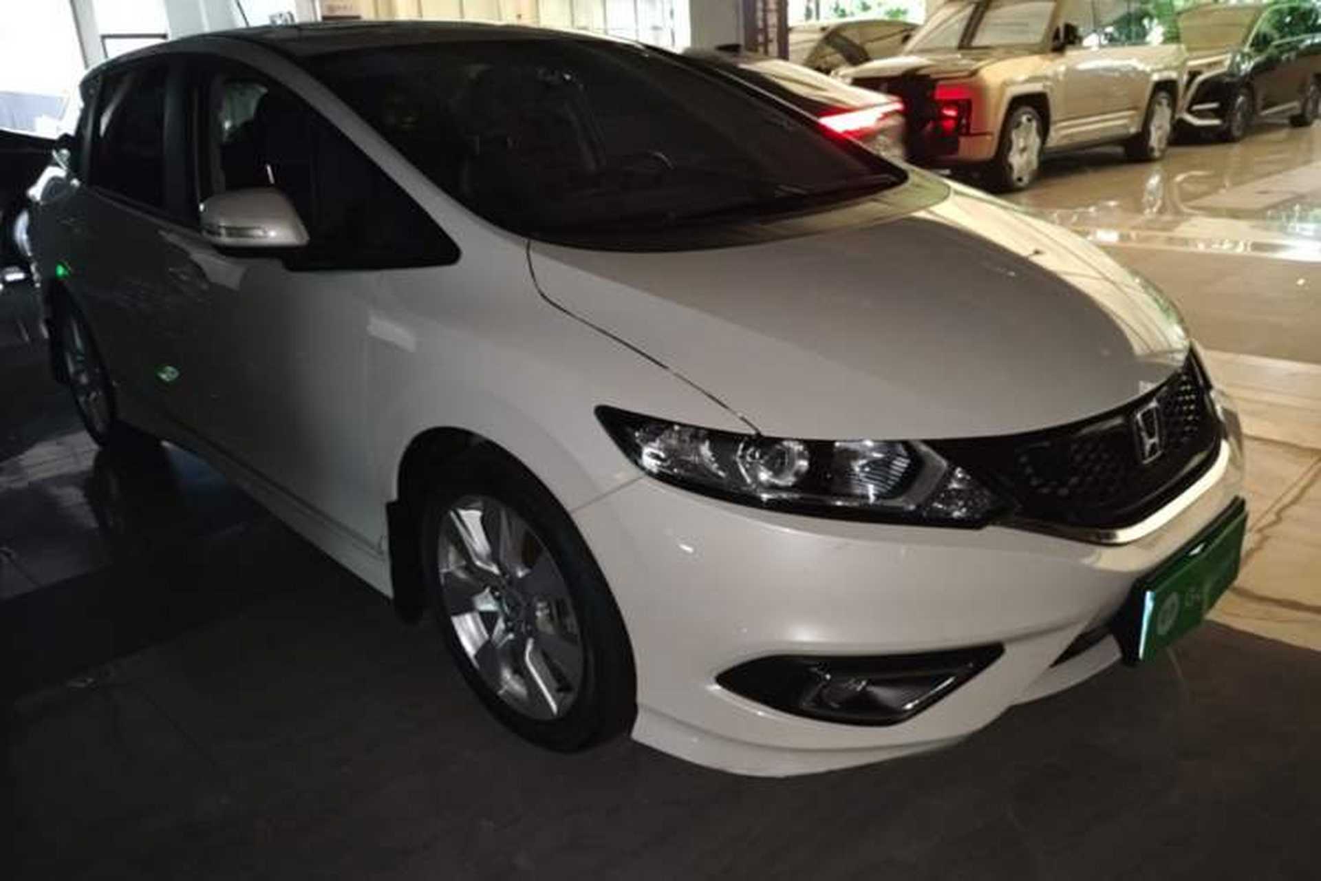 Used Honda Jade 2016 1.8L Automatic Comfort Elite Version 5 Seats Front Right 45 Deg