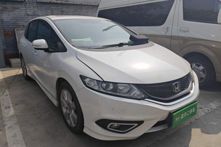 Used Honda Jade 2016 1.8L Automatic Comfort Elite Version 5 Seats Front Right 45 Deg