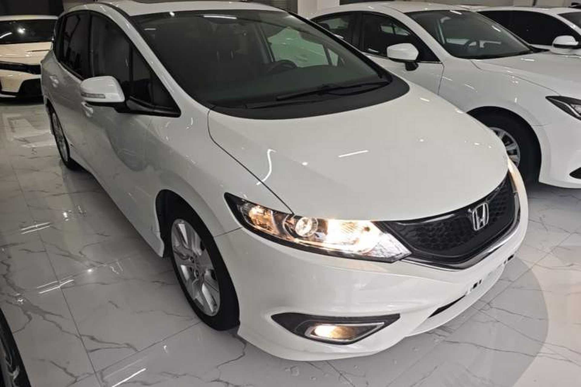 Used Honda Jade 2016 1.8L Automatic Comfort Elite Version 5 Seats Front Right 45 Deg