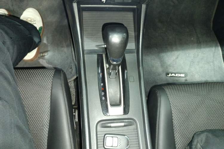 Used Honda Jade 2016 1.8L Automatic Comfort Elite Version 5 Seats Gear Lever