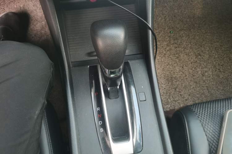 Used Honda Jade 2016 1.8L Automatic Comfort Elite Version 5 Seats Gear Lever