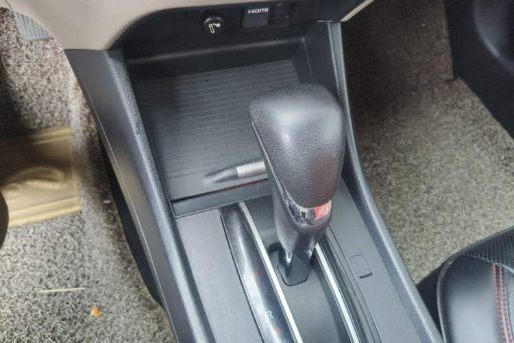 Used Honda Jade 2016 1.8L Automatic Comfort Elite Version 5 Seats Gear Lever