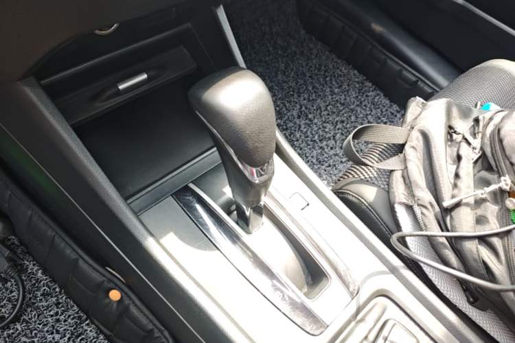 Used Honda Jade 2016 1.8L Automatic Comfort Elite Version 5 Seats Gear Lever