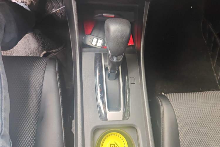 Used Honda Jade 2016 1.8L Automatic Comfort Elite Version 5 Seats Gear Lever