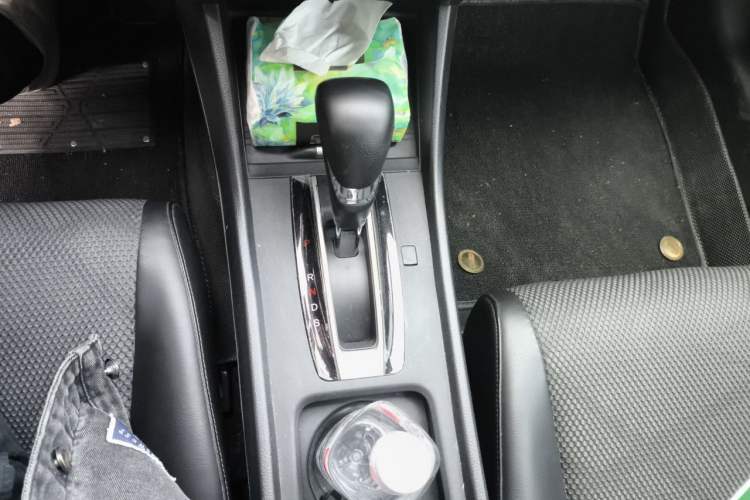 Used Honda Jade 2016 1.8L Automatic Comfort Version 5 Seats Gear Lever