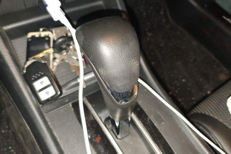 Used Honda Jade 2016 1.8L Automatic Comfort Elite Version 5 Seats Gear Lever