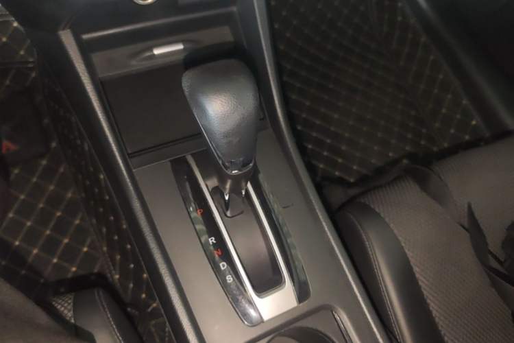 Used Honda Jade 2016 1.8L Automatic Comfort Elite Version 5 Seats Gear Lever