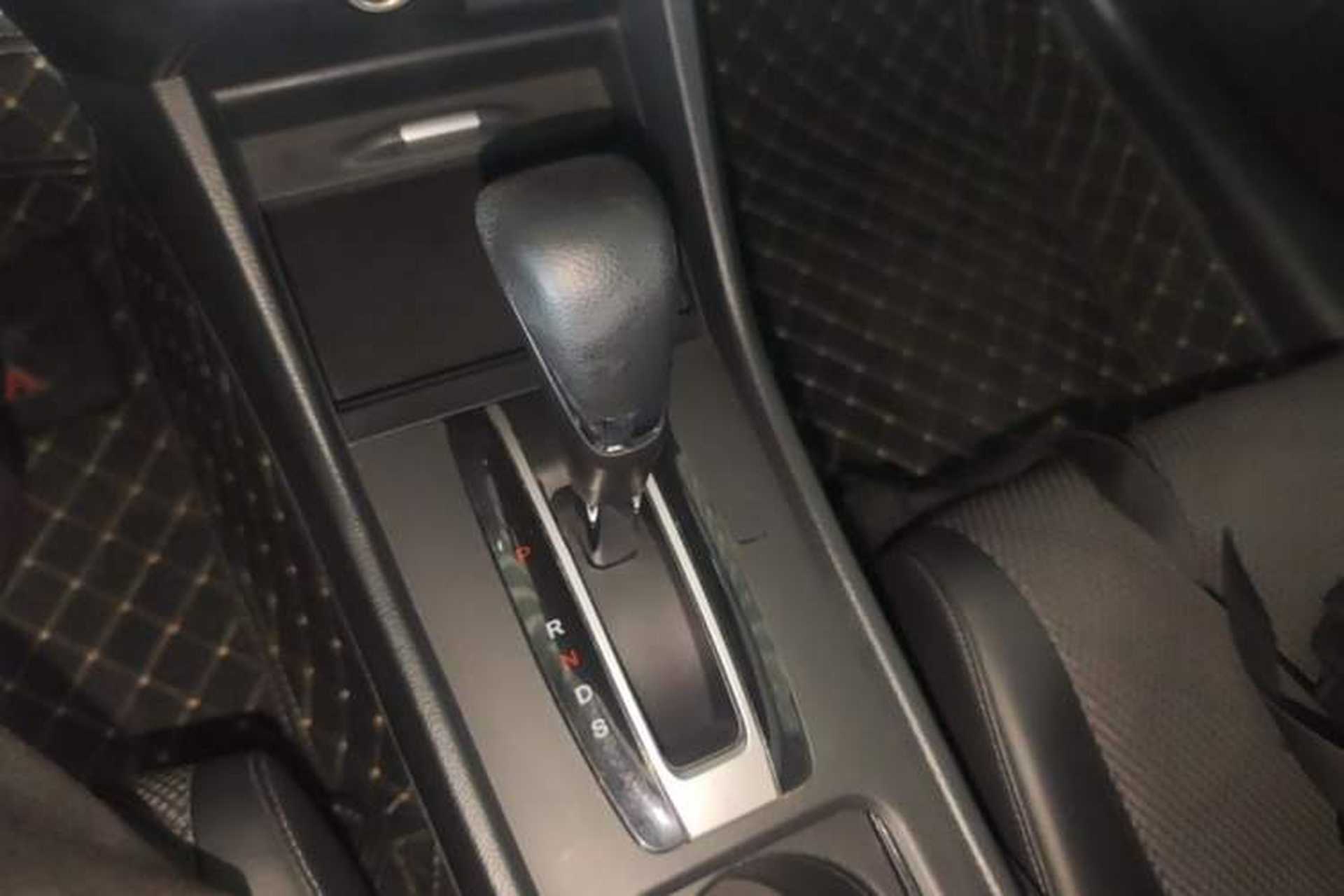 Used Honda Jade 2016 1.8L Automatic Comfort Elite Version 5 Seats Gear Lever