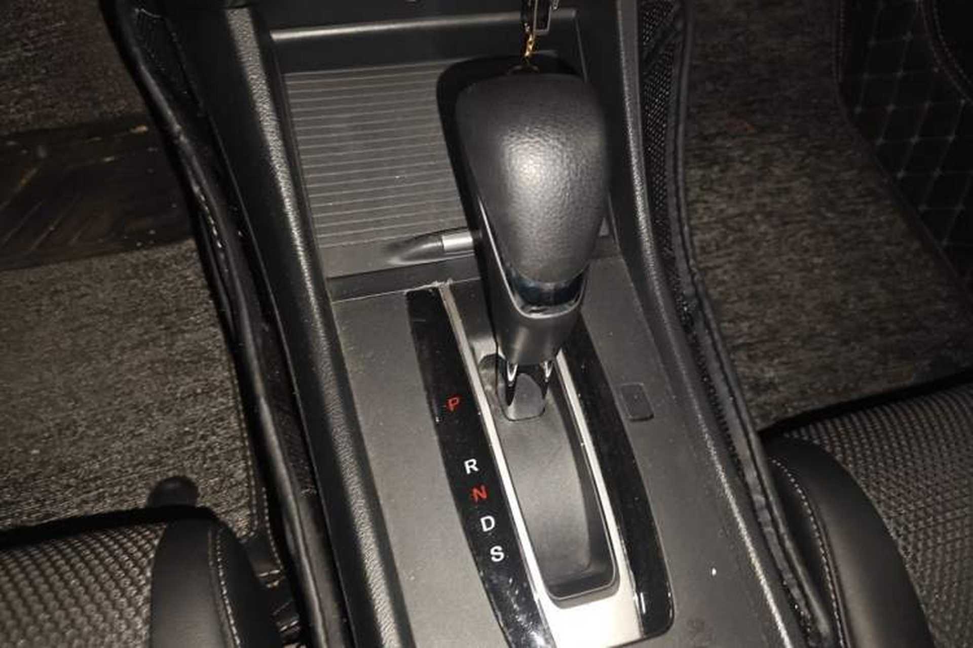Used Honda Jade 2016 1.8L Automatic Comfort Elite Version 5 Seats Gear Lever