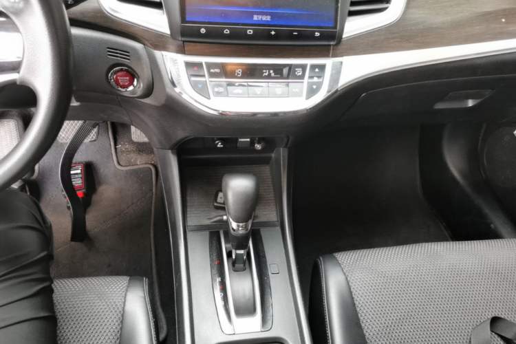Used Honda Jade 2016 1.8L Automatic Comfort Elite Version 5 Seats Gear Lever
