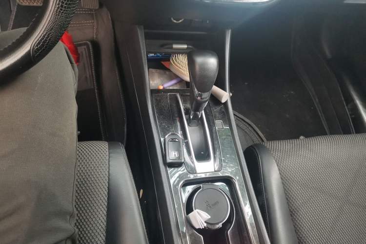 Used Honda Jade 2016 1.8L Automatic Comfort Elite Version 5 Seats Gear Lever
