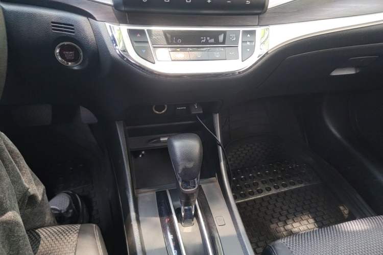 Used Honda Jade 2016 1.8L Automatic Comfort Elite Version 5 Seats Gear Lever