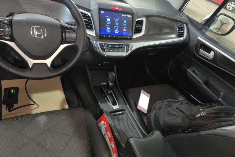 Used Honda Jade 2016 1.8L Automatic Comfort Elite Version 5 Seats Gear Lever