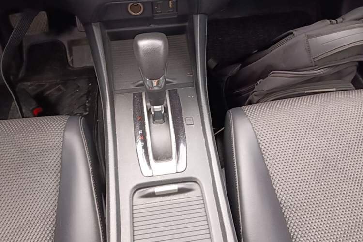 Used Honda Jade 2016 1.8L Automatic Comfort Elite Version 5 Seats Gear Lever