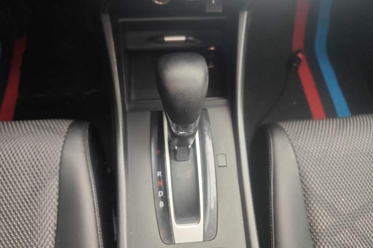 Used Honda Jade 2016 1.8L Automatic Comfort Elite Version 5 Seats Gear Lever