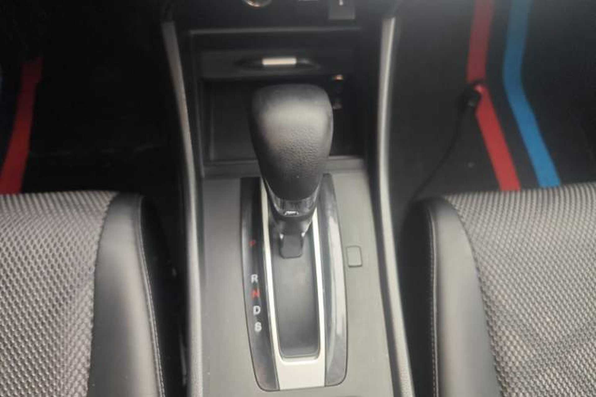 Used Honda Jade 2016 1.8L Automatic Comfort Elite Version 5 Seats Gear Lever