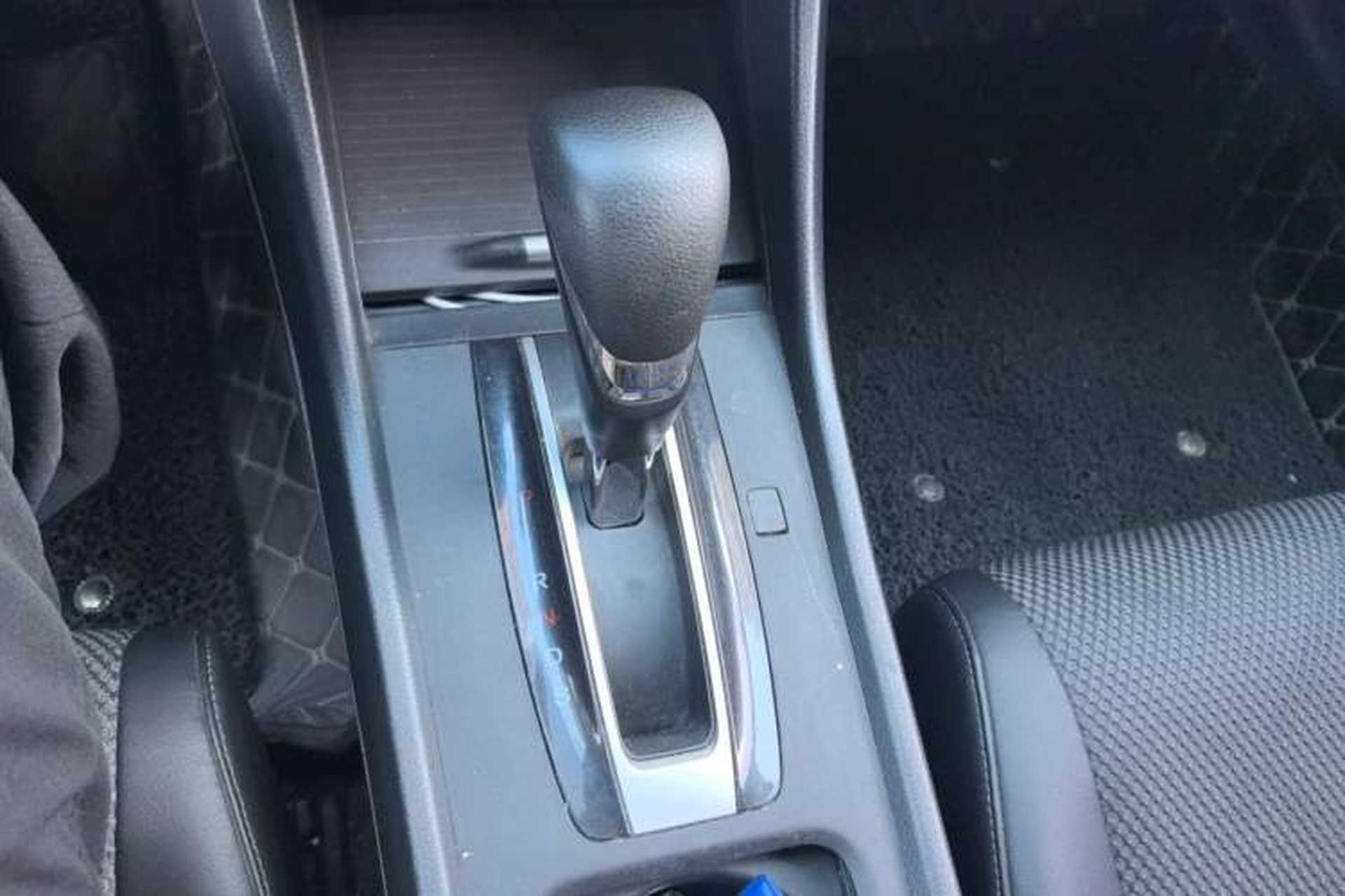 Used Honda Jade 2016 1.8L Automatic Comfort Elite Version 5 Seats Gear Lever