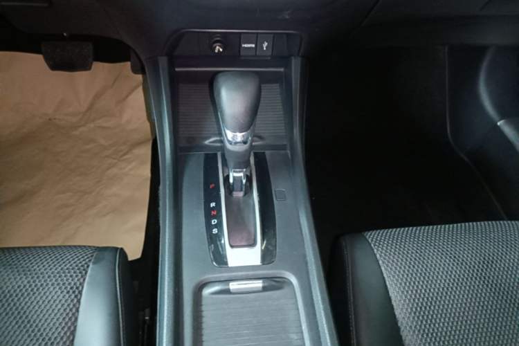 Used Honda Jade 2016 1.8L Automatic Comfort Elite Version 5 Seats Gear Lever