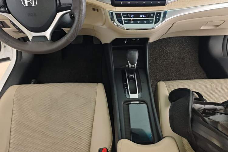 Used Honda Jade 2016 1.8L Automatic Comfort Version 5 Seats Gear Lever