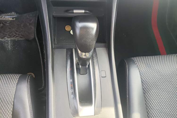 Used Honda Jade 2016 1.8L Automatic Comfort Elite Version 5 Seats Gear Lever