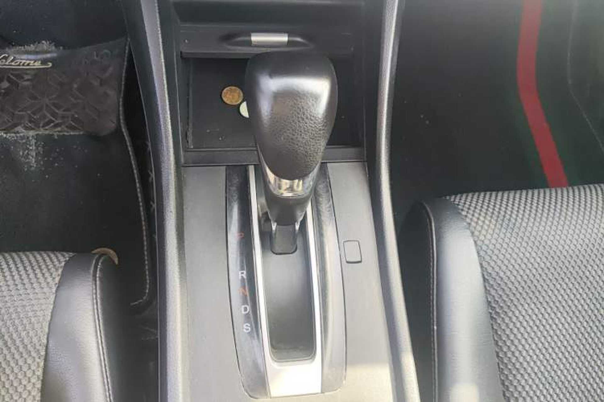 Used Honda Jade 2016 1.8L Automatic Comfort Elite Version 5 Seats Gear Lever