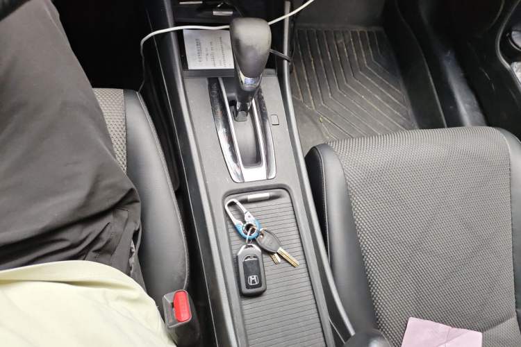Used Honda Jade 2016 1.8L Automatic Comfort Elite Version 5 Seats Gear Lever