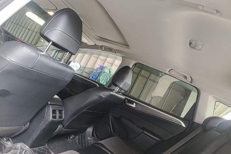Used Honda Jade 2016 1.8L Automatic Comfort Elite Version 5 Seats Headliner