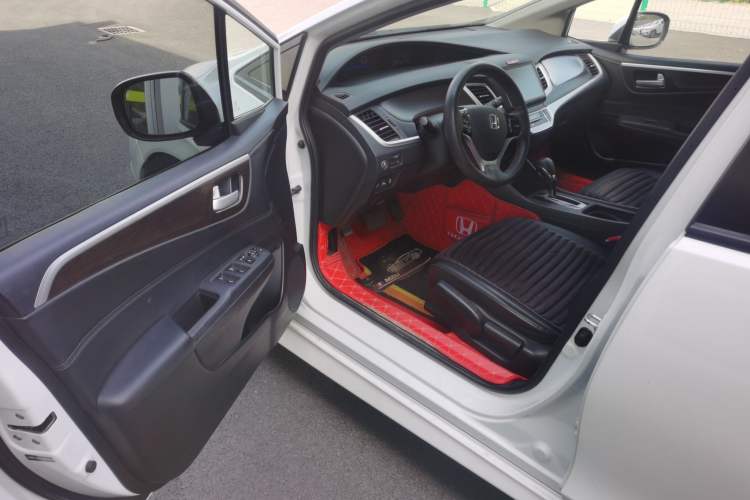Used Honda Jade 2016 1.8L Automatic Comfort Elite Version 5 Seats Interior 1