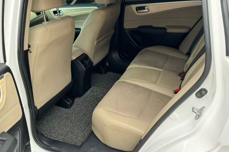 Used Honda Jade 2016 1.8L Automatic Comfort Version 5 Seats Interior 3