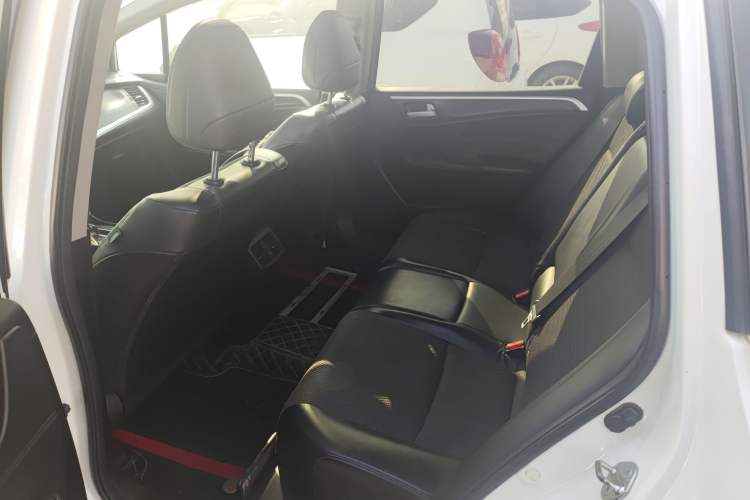 Used Honda Jade 2016 1.8L Automatic Comfort Elite Version 5 Seats Interior 4