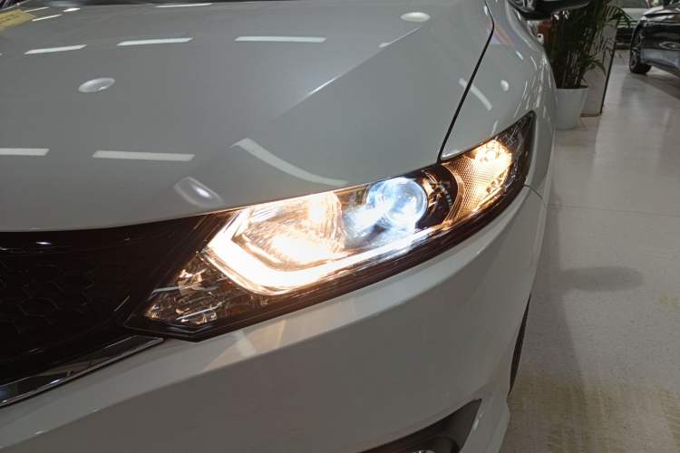 Used Honda Jade 2016 1.8L Automatic Comfort Elite Version 5 Seats Left Front Headlight