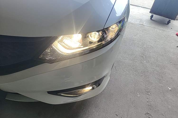Used Honda Jade 2016 1.8L Automatic Comfort Elite Version 5 Seats Left Front Headlight