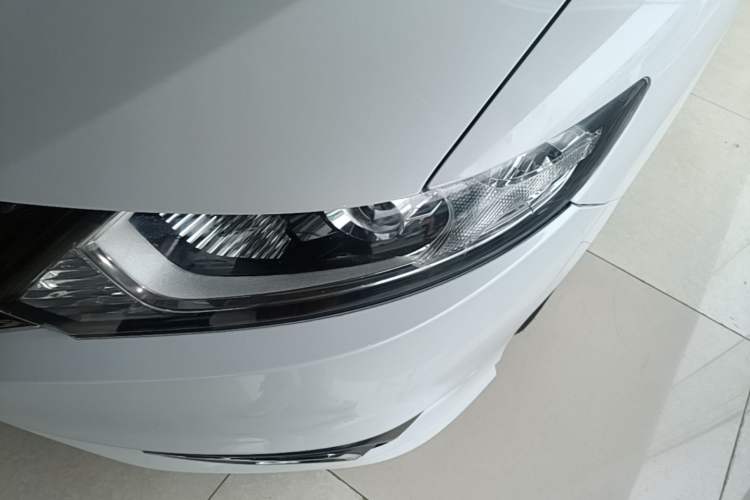 Used Honda Jade 2016 1.8L Automatic Comfort Elite Version 5 Seats Left Front Headlight